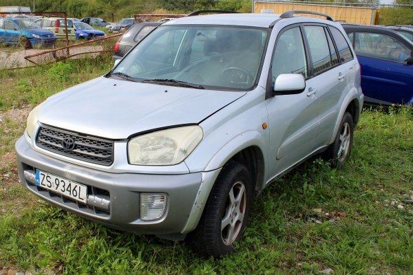 Zwrotnica przód lewa Toyota Rav4 II XA20 2001 2.0i 1AZ-FE Suv