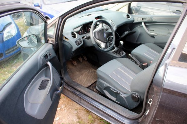 Błotnik przód prawy Ford Fiesta MK7 2009 1.4i Hatchback 3-drzwi