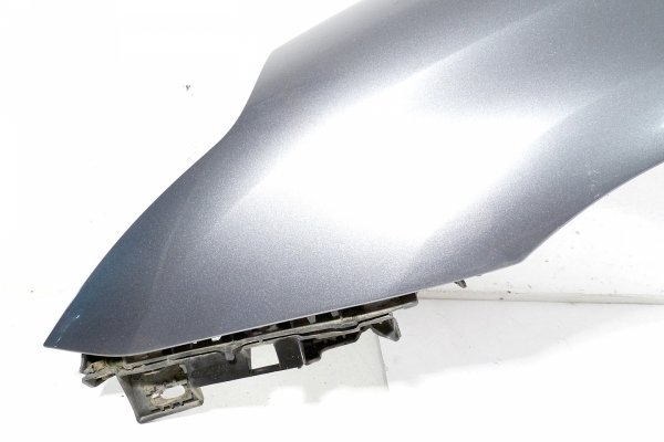 Błotnik przód lewy Citroen C4 2008 Hatchback 5-drzwi (KTH-LAKIER SZARY THORIUM) 