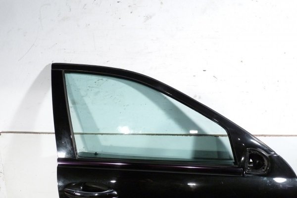 _Drzwi przód prawe Mercedes C-klasa W203 Lift 2004 Sedan (kod lakieru: 197)