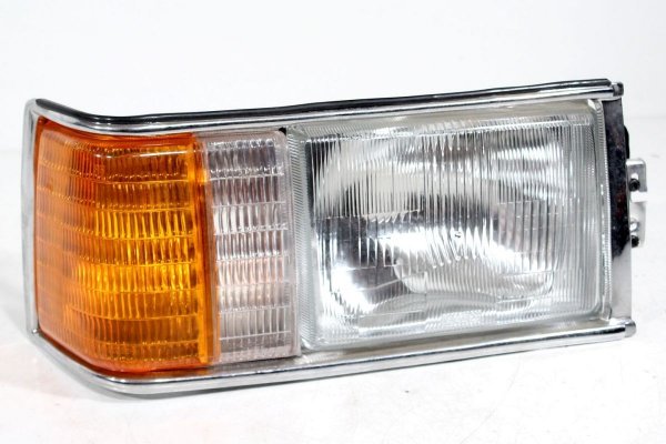 Reflektor prawy Mazda 929 1982