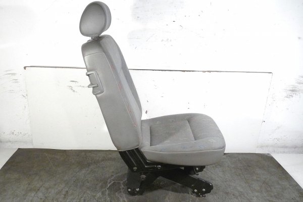 Fotel pasażera tył prawy koziołek rząd II VW Transporter T5 2004