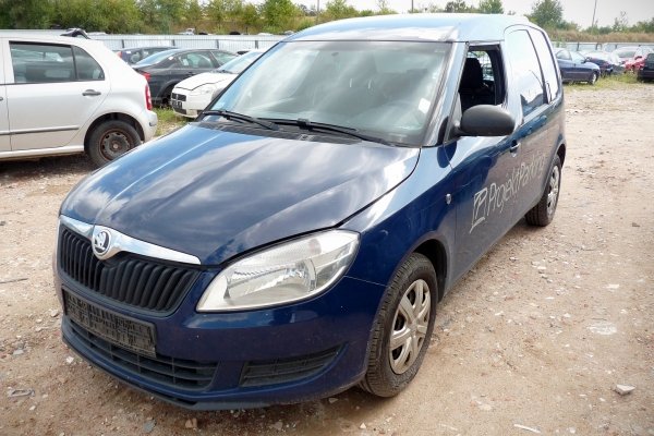 Błotnik przód lewy Skoda Praktik 5J Lift 2014 (2010-2015) (kod lakieru: LF5A)