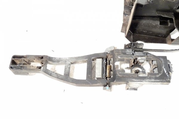 Zamek drzwi przód prawy Ford Focus MK2 Lift 2010 Hatchback 5-drzwi