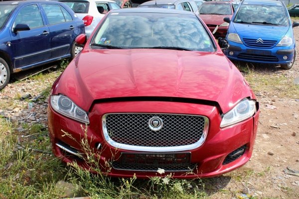 Maska Jaguar XJ X351 2012 3.0D Sedan ( Kod lakieru: Italian Racing Red, CAH, JBC2144 )