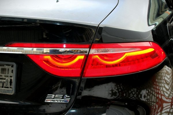 Lampa w klapę tył lewa Jaguar XF X260 2016 Sedan