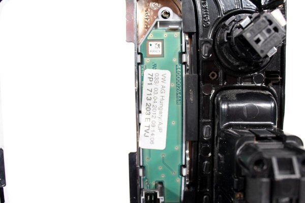Panel sterowania środkowy VW Touareg 7P 2012
