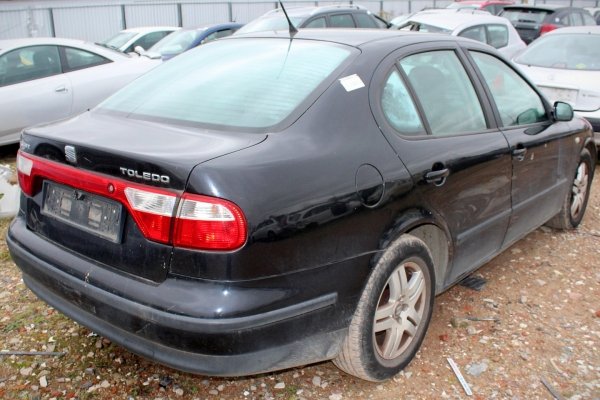 Błotnik przód lewy Seat Toledo II 2003 Sedan (LC9Z)