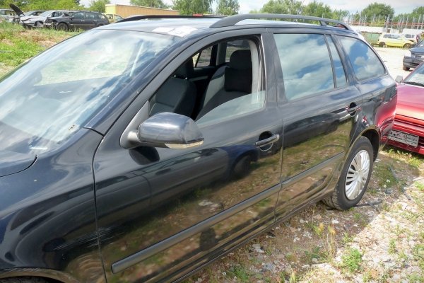 Szyba trójkątna tył prawa Skoda Octavia II 1Z 2005 Kombi 