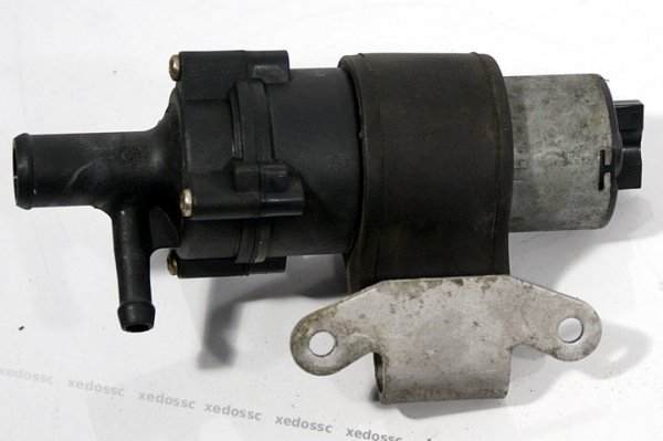 POMPKA WODY MERCEDES W210 98 2.2 CDI KOMBI XEDOS