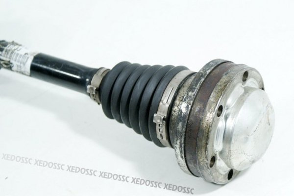 PÓŁOŚ PRZÓD LEWA VW GOLF V 2005 2.0i
