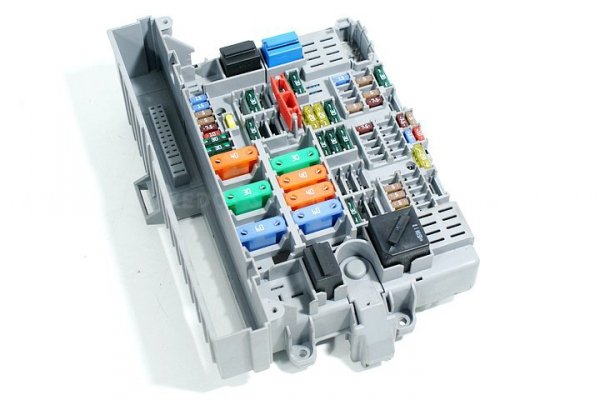 SKRZYNKA PUSZKA BEZPIECZNIKÓW BSI BMW 3 E90 05 2.0