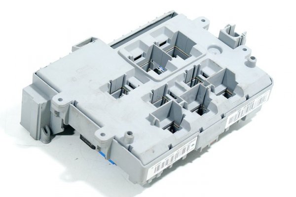 SKRZYNKA PUSZKA BEZPIECZNIKÓW BSI BMW 3 E90 05 2.0