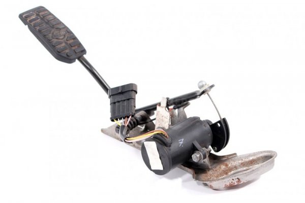 PEDAŁ GAZU NISSAN ALMERA N16 00-06 2.2D 189195M300