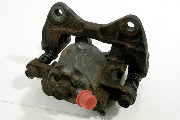 ZACISK HAMULCOWY PRZÓD LEWY DAIHATSU CUORE 09 1.0