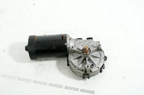 SILNICZEK WYCIERACZEK PRZÓD MERCEDES E-KLASA 210