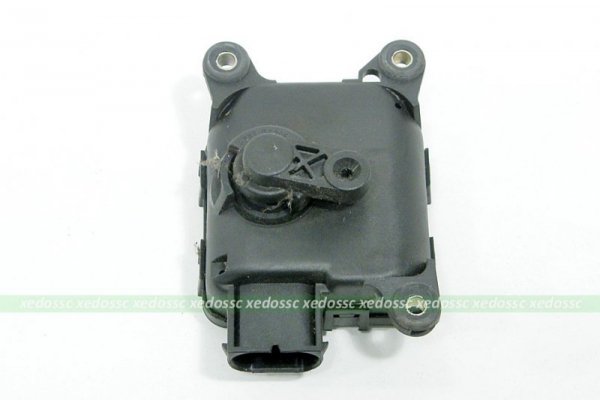 SILNICZEK REGULACJI NAWIEWU AUDI A6 02 4B1820511M