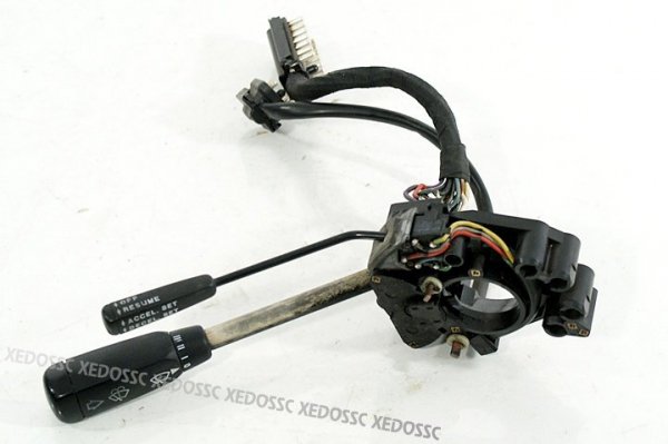 PRZEŁĄCZNIK KIERUNKOWSKAZÓW MERCEDES  W210 210 98