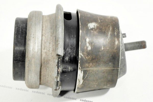 PODUSZKA SILNIKA VW TOUAREG 02 4.2 V8 7L6199131A
