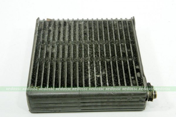 NAGRZEWNICA PAROWNIK KLIMATYZACJI AUDI A6 C5 2002