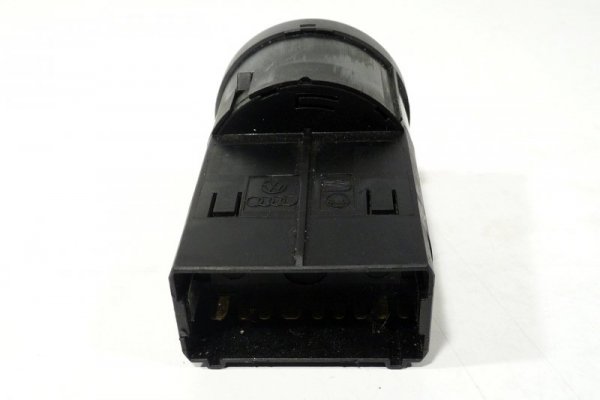 PRZEŁĄCZNIK WŁĄCZNIK ŚWIATEŁ SKODA OCTAVIA 98 1.6