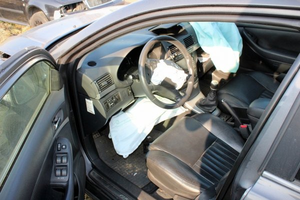 Amortyzator przód lewy Toyota Avensis T25 Lift 2008 2.0D4D Kombi