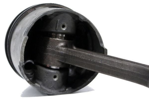 Tłok korbowód Mitsubishi Galant EA0 1996-2004 2.0TD