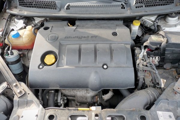 Fiat Bravo II 2007 1.9JTD 192A8000 Hatchback 5-drzwi [B]