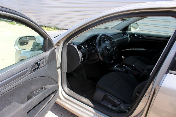 Drzwi przód prawe Skoda Superb 3T 2011 1.6TDI CAYC Liftback