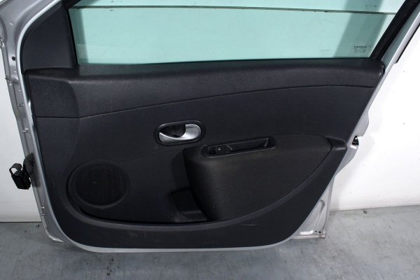 Drzwi przód prawe - Renault - Clio III - zdjęcie 7