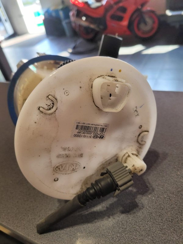 Pompa paliwa elektryczna Kia Carens FG 2008 2.0i 16V G4KA