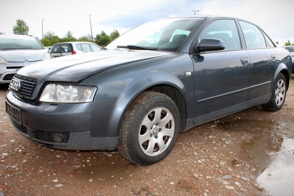 Klapa bagażnika tył Audi A4 B6 2001 2.0i ALT Sedan