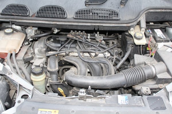 Pas Tył Ford Fusion 2005 1.6TDCI Minivan
