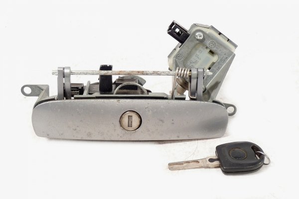 Klamka kluczyk siłownik centralnego  klapy bagażnika tył VW Polo 9N Hatchback 5-drzwi