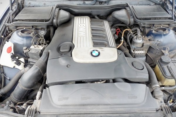 _Błotnik przód lewy BMW 5 E39 2002 Kombi (Kod lakieru: TOPASBLAU METALLIC (364))