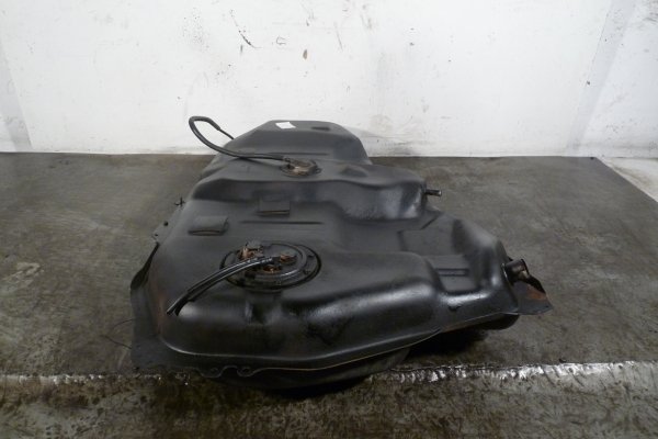 _Zbiornik paliwa Toyota Corolla Verso 2007 (2004-2007) 2.2D-CAT 2AD-FHV Minivan 