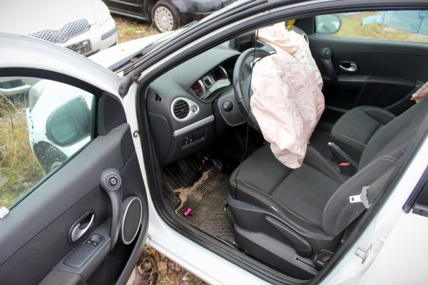 _Wygłuszenie maski Renault Clio III Lift 2010 Hatchback 5-drzwi