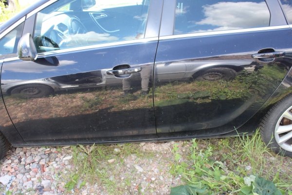 Zamek drzwi przód lewy Opel Astra J 2011 Kombi