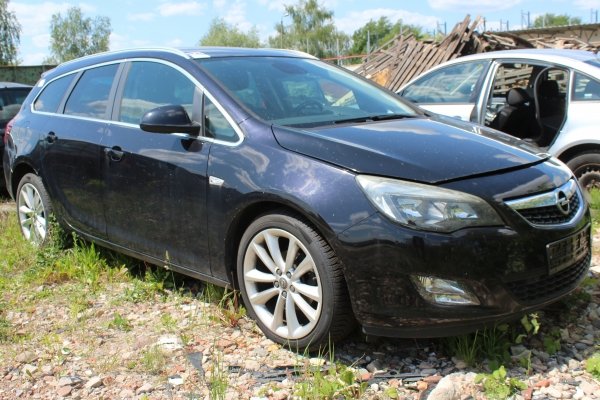 Podszybie Opel Astra J 2011 Kombi