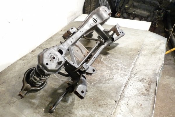 Ława belka sanki wózek zawieszenia tył Mazda 5 CR 2006 2.0D Van