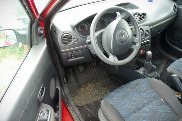 Maska Renault Clio III 2008 Hatchback 5-drzwi (kod lakieru: OV727 - RED BRISK BC)
