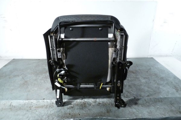 Fotel lewy kierowcy Toyota Yaris III XP13 Lift 2015 Hatchback 5-drzwi