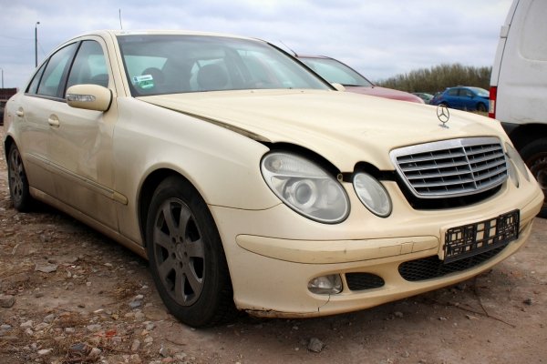Reflektor lewy Mercedes E-klasa W211 2002 Sedan 