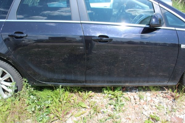 Listwa szyby czołowej prawa Opel Astra J 2011 Kombi