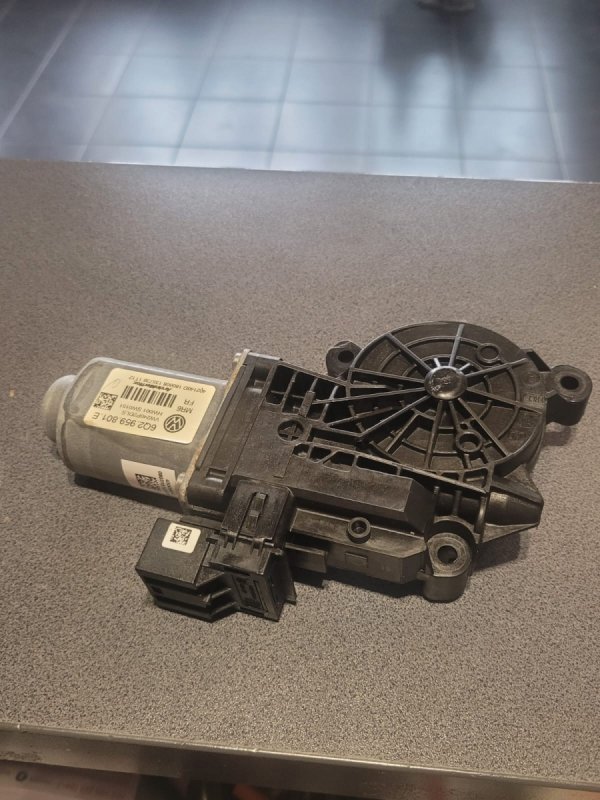 Silniczek podnośnika szyby przód prawy VW Polo 9N 2001-2009