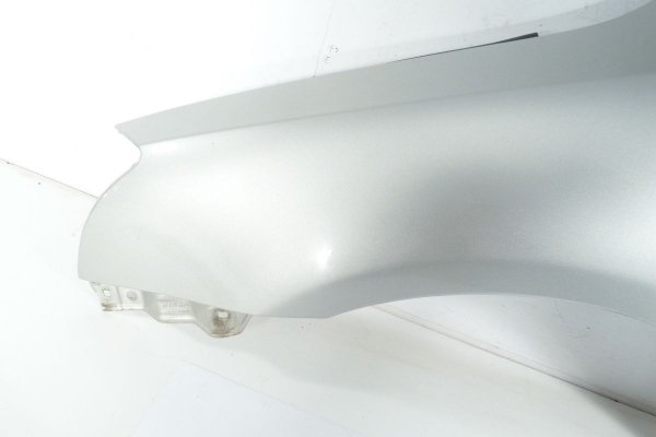 _Błotnik przód lewy Toyota Avensis T25 2003-2006(Kod lakieru: 1C0)