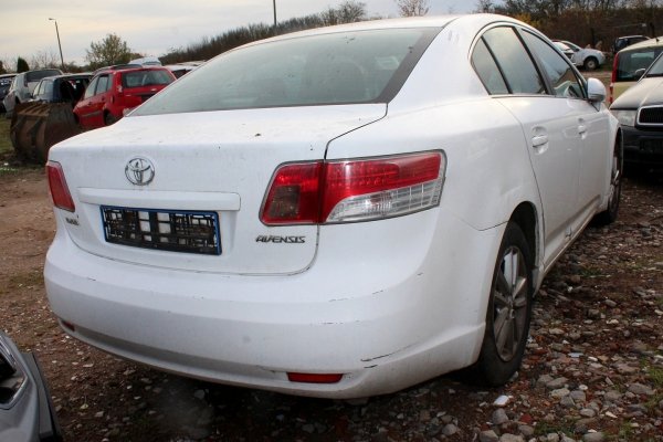 Lampa tył w klapę lewa Toyota Avensis T27 2009 Sedan