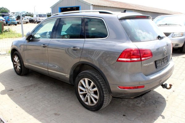 VW Touareg 7P 2012 3.0TSI V6 HYBRID CGEA