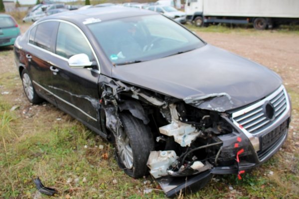 Lampa tył lewa w klapę VW Passat B6 2005 Sedan 