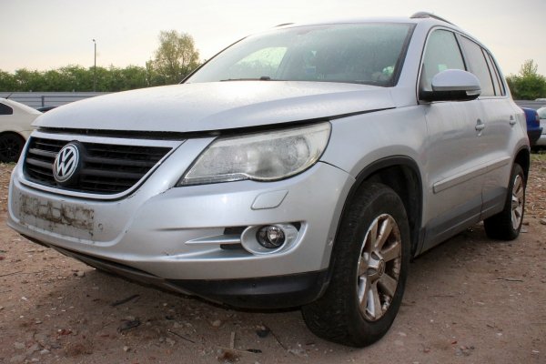 Błotnik przód lewy VW Tiguan 5N 2008 Suv (kod lakieru: LA7W)
